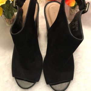Women’s black shoes